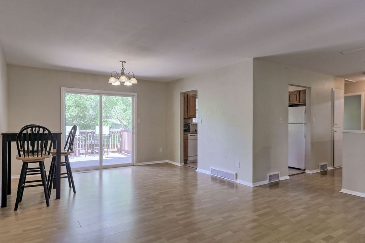 1306 Woodcrest Ct - Photo 3 of 22