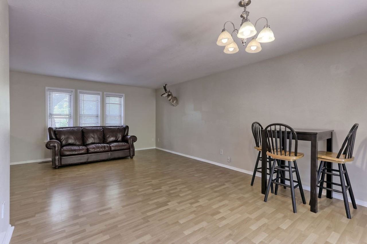 1306 Woodcrest Ct - Photo 4 of 22