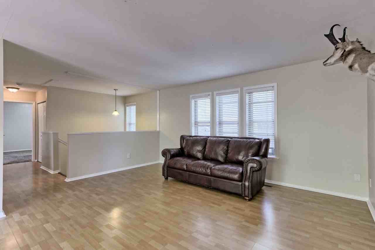 1306 Woodcrest Ct - Photo 5 of 22