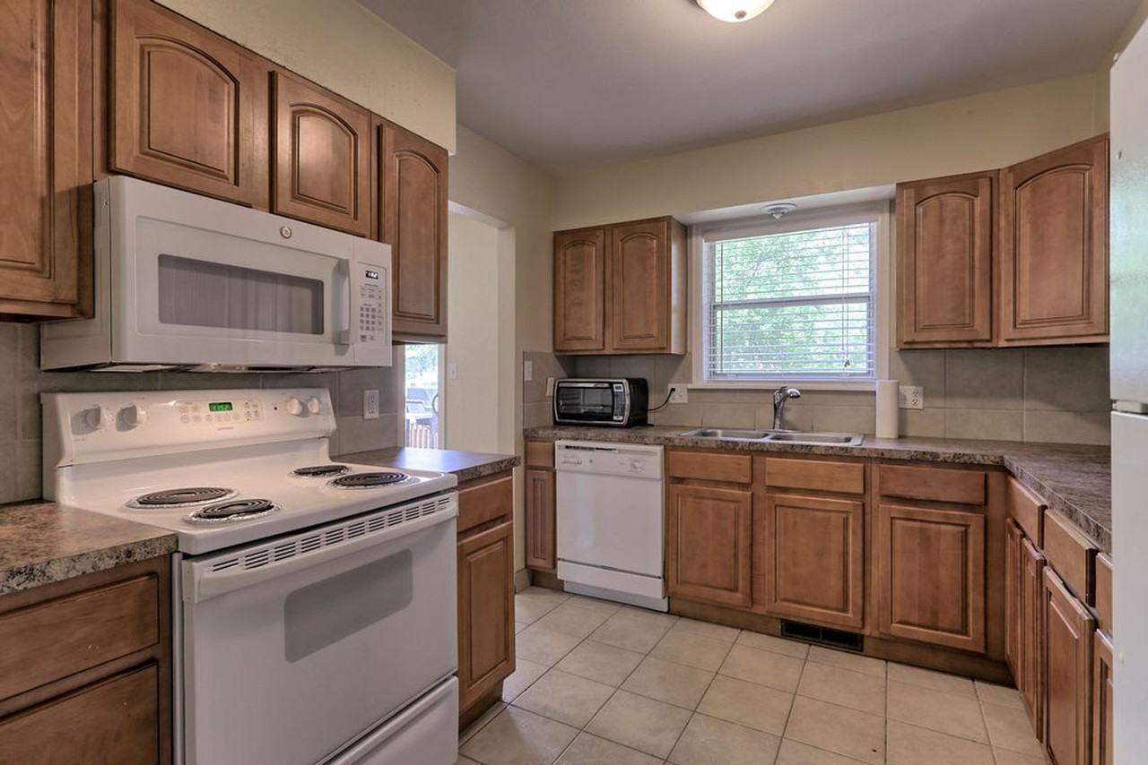 1306 Woodcrest Ct - Photo 7 of 22