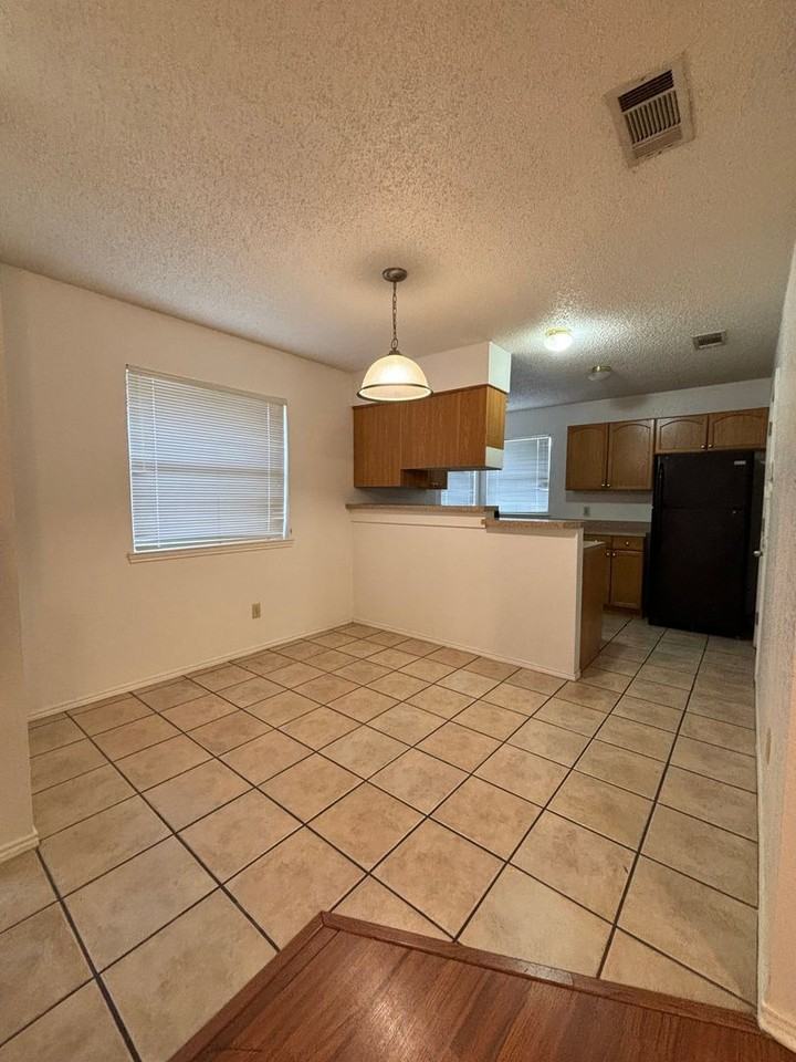 3739 Hulen Park Cir - Photo 3 of 8