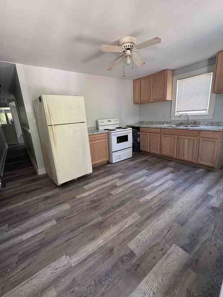 1261 N King St - Photo 3 of 12