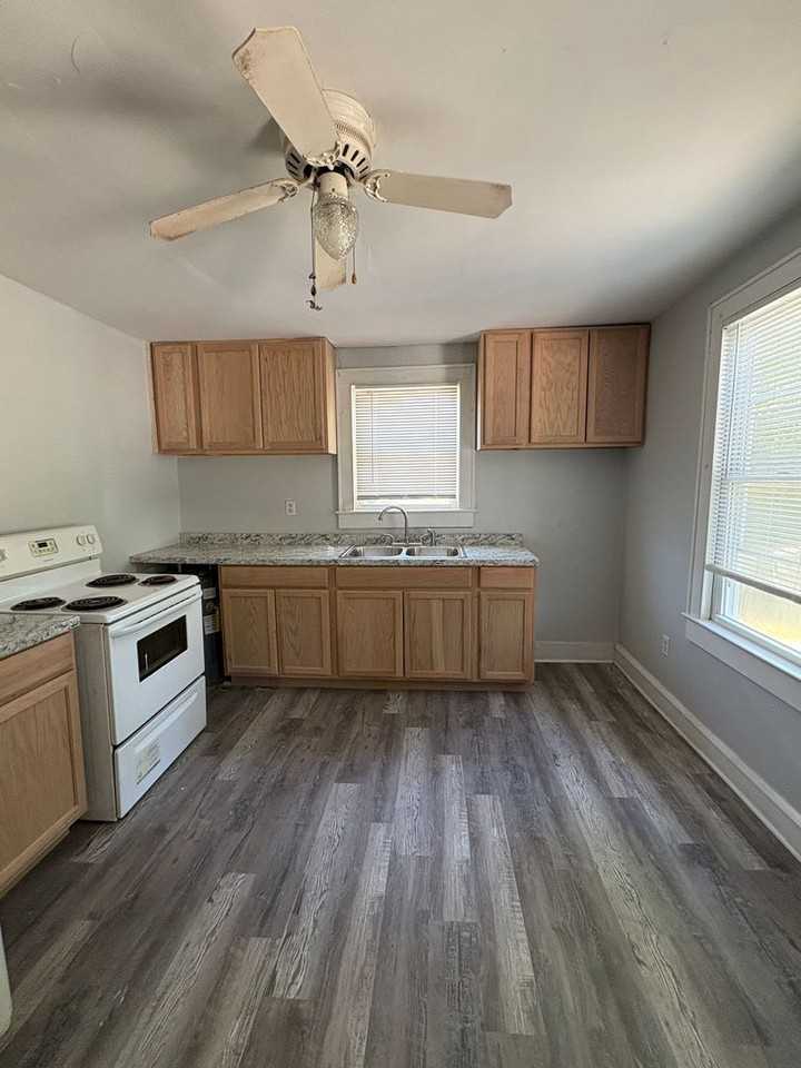 1261 N King St - Photo 4 of 12