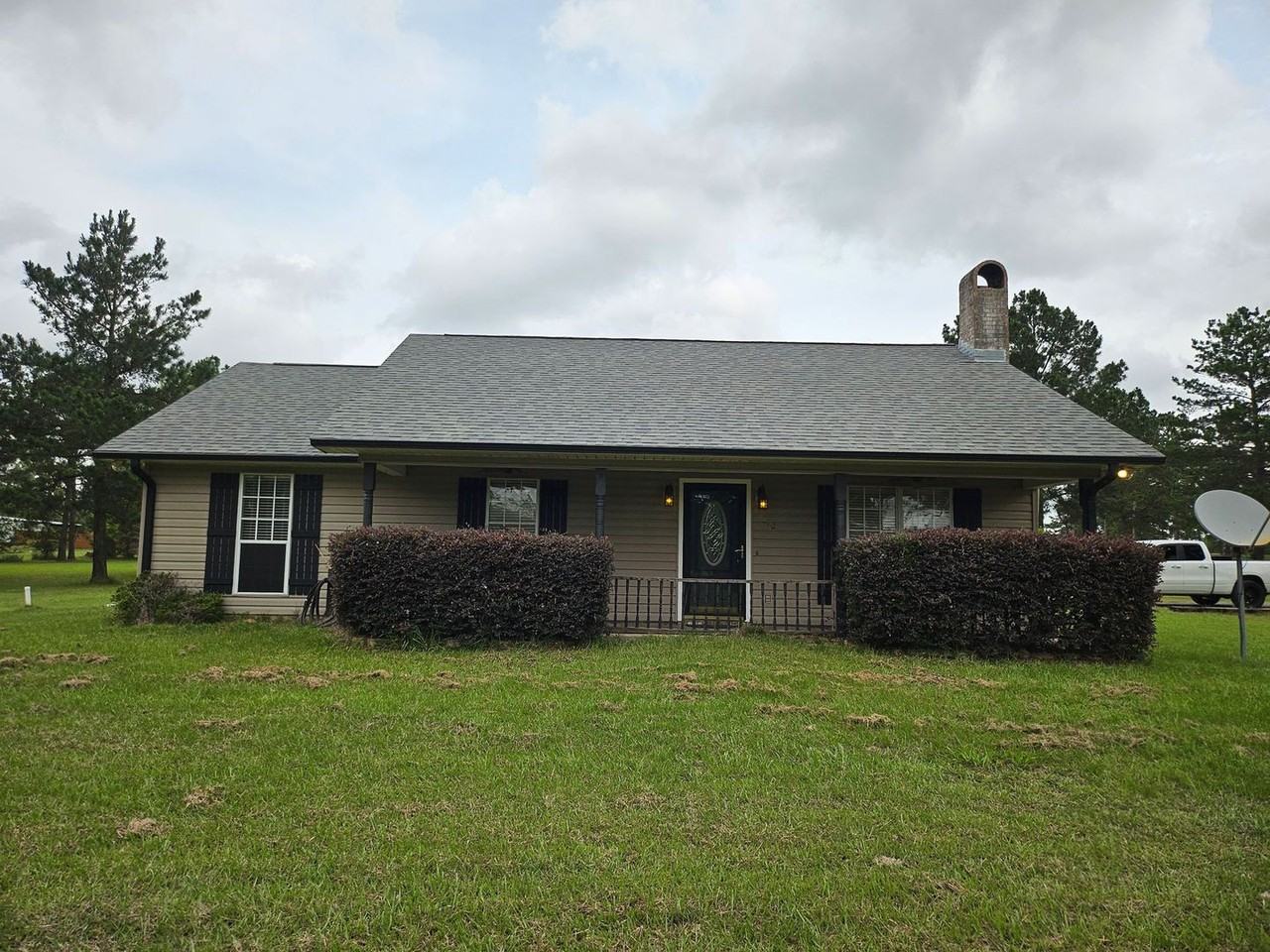 110 Lacey Ln - Photo 2 of 14