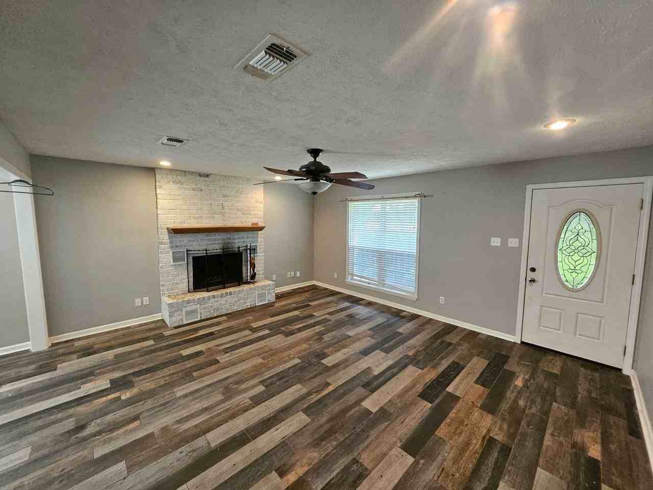 110 Lacey Ln - Photo 3 of 14