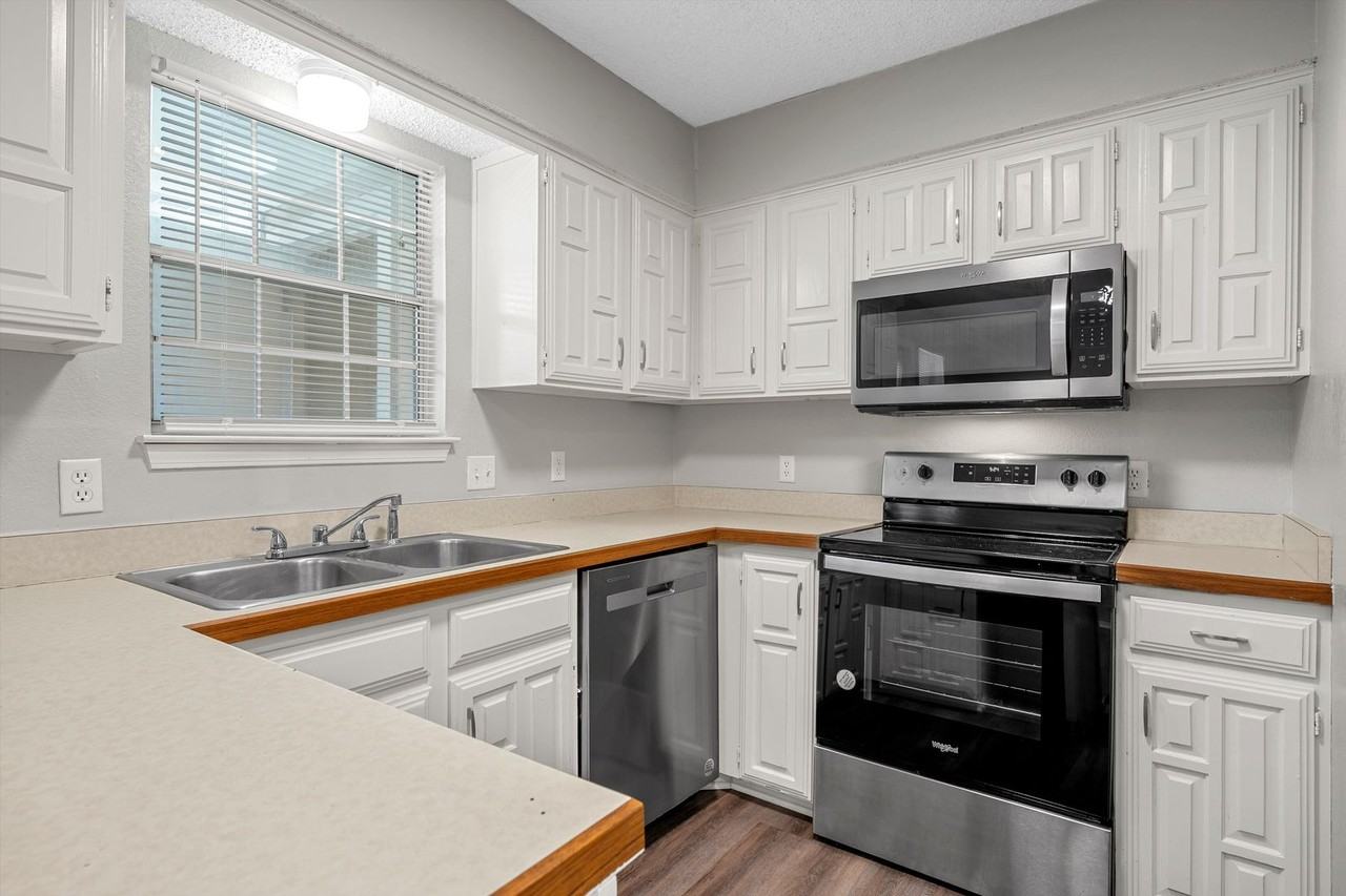 2332 Melissa Dr - Photo 3 of 20