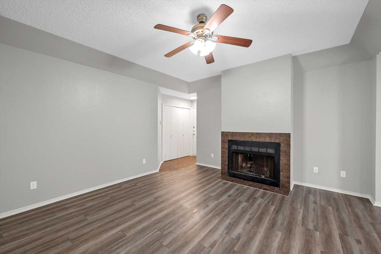 2332 Melissa Dr - Photo 2 of 20