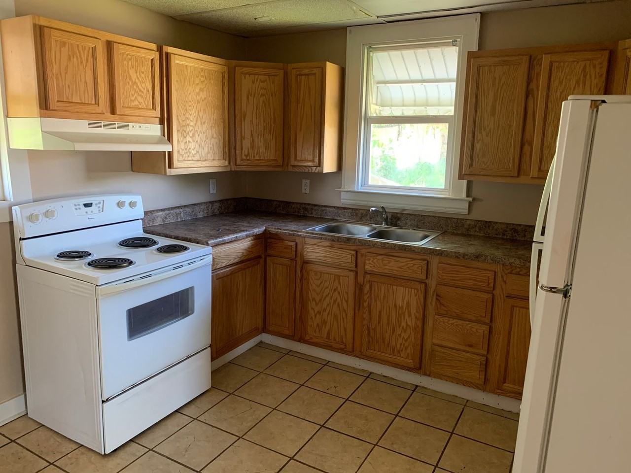1237 Lynn St - Photo 7 of 16
