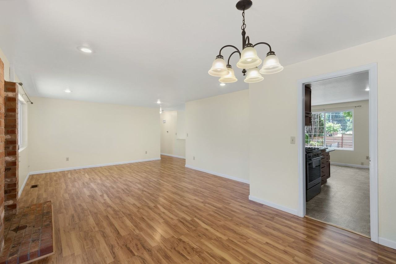 11100 Ne 132nd Pl - Photo 4 of 22