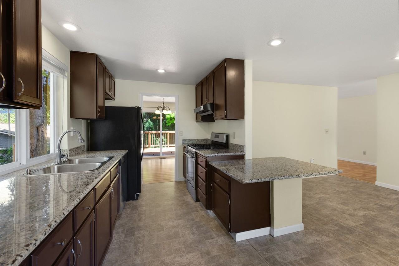 11100 Ne 132nd Pl - Photo 7 of 22