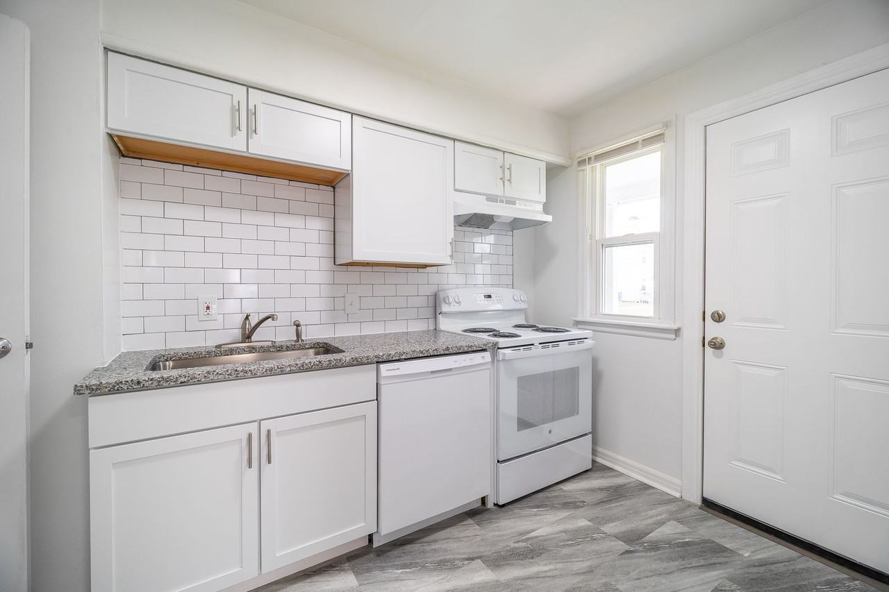 2906 Ruhl Ave - Photo 2 of 20