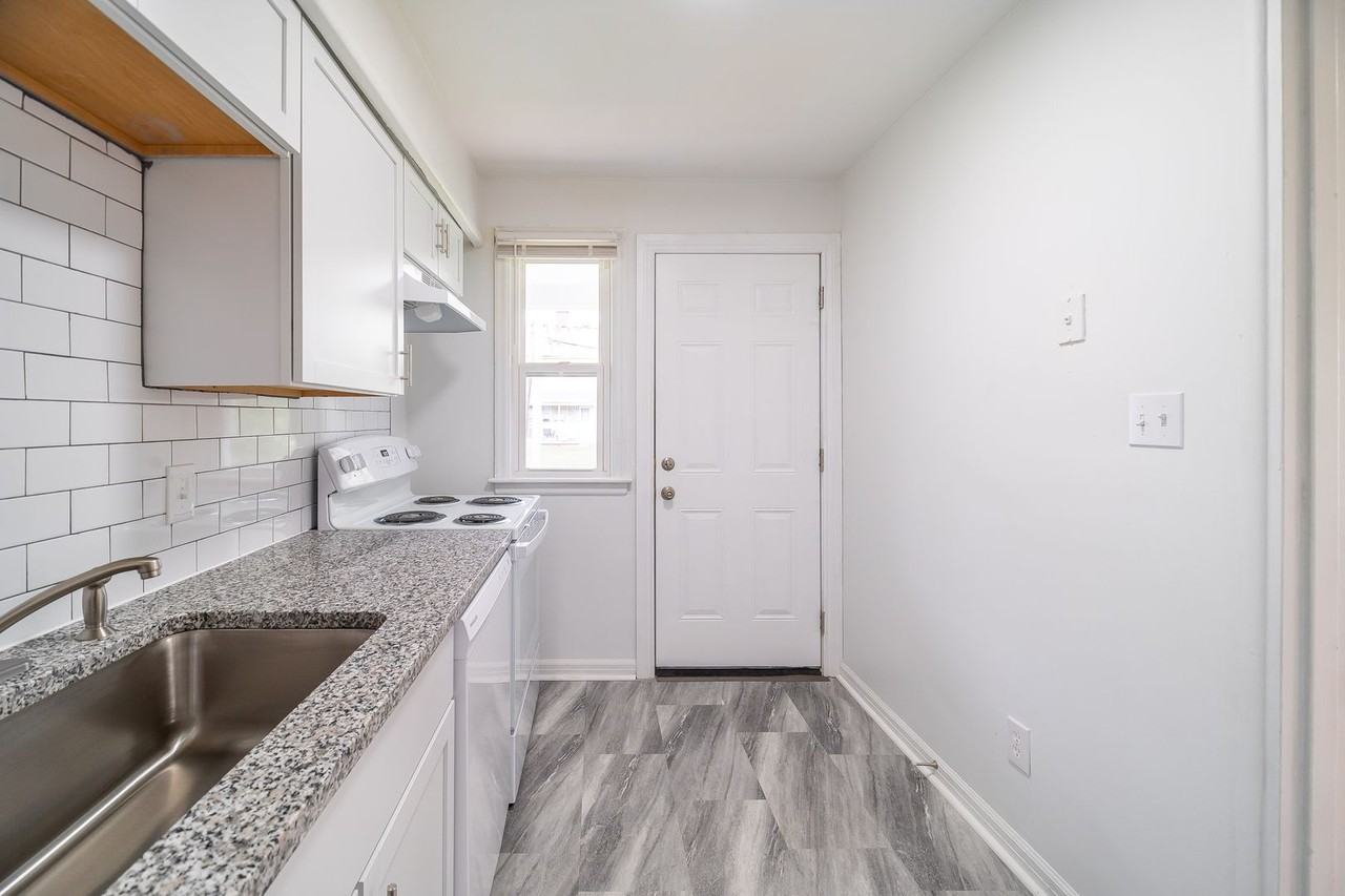 2906 Ruhl Ave - Photo 4 of 20