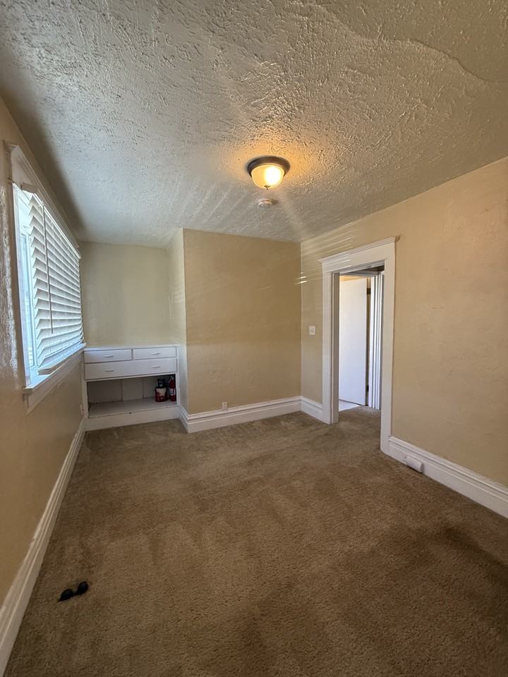 2547 Adams Ave #4 - Photo 4 of 11