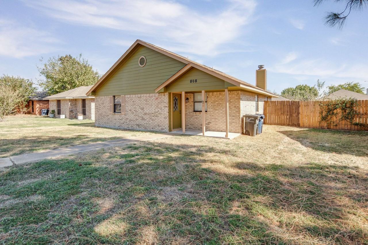 808 Camellia Ct - Photo 2 of 21