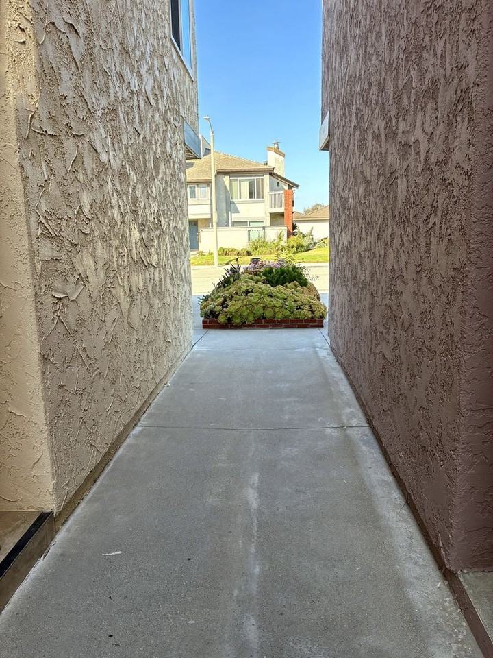 3853 Sunset Ln - Photo 3 of 42