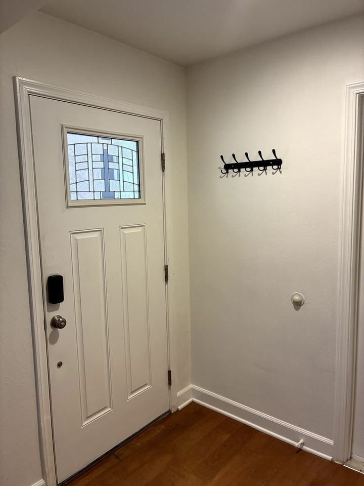 3853 Sunset Ln - Photo 4 of 42