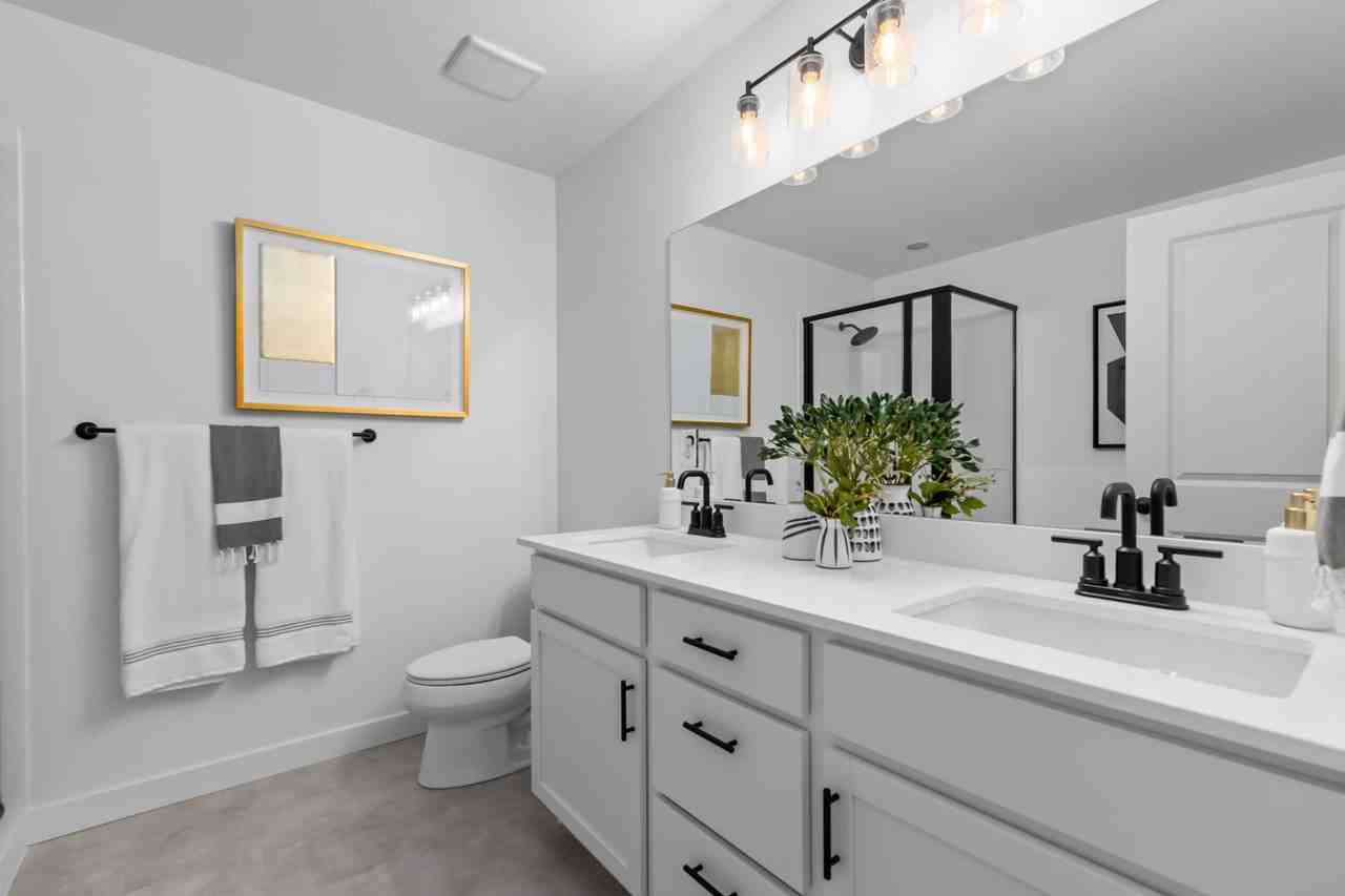 1247 N Main St - Photo 2 of 20