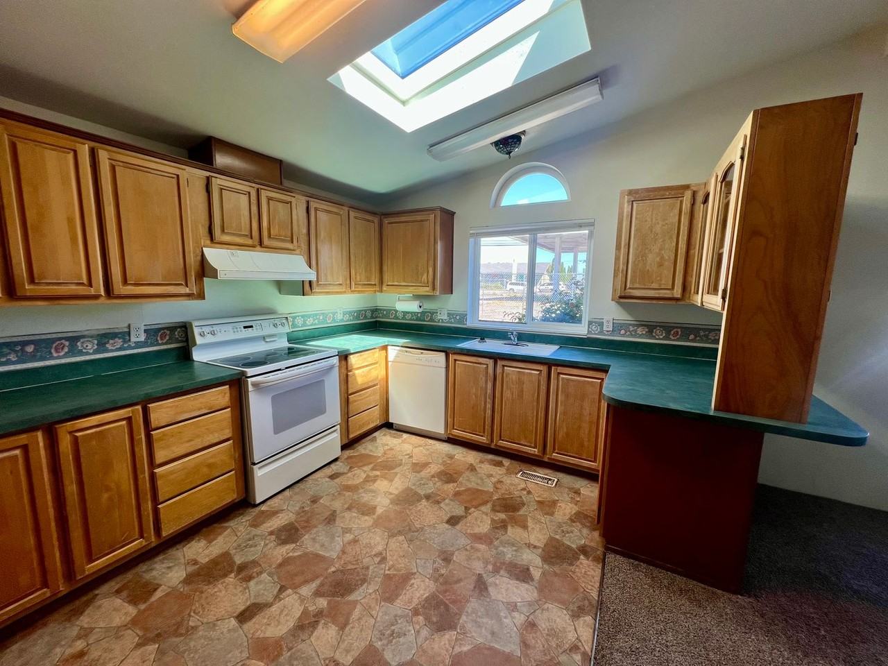 2054 Marion St - Photo 2 of 14