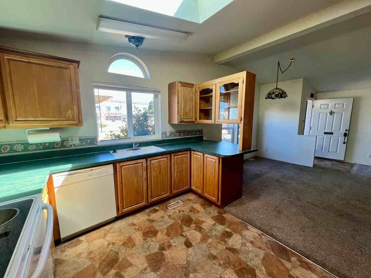 2054 Marion St - Photo 3 of 14