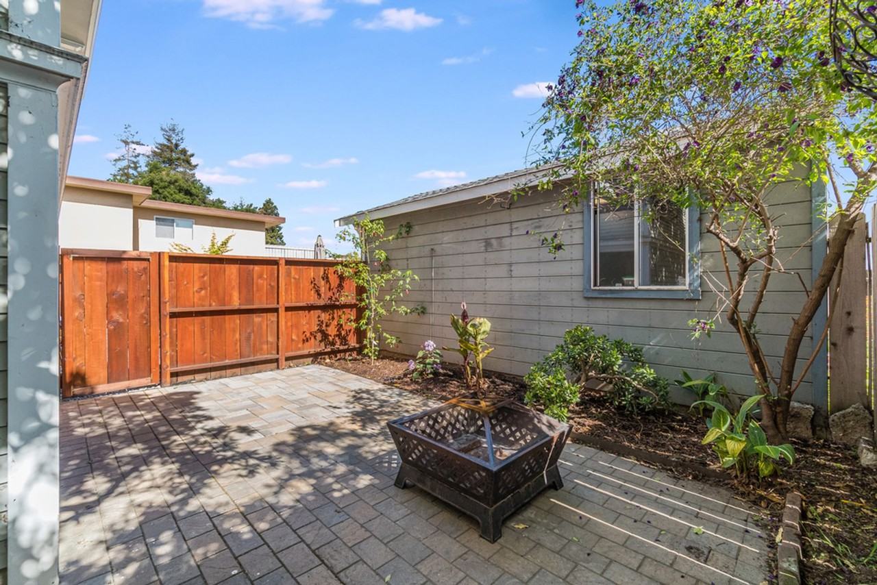 2163 Alameda Ave #B - Photo 3 of 15