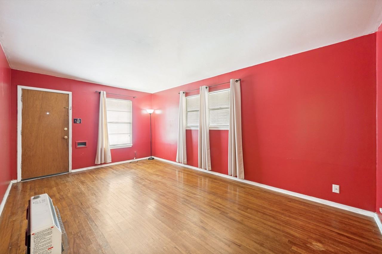 1431 Aransas Ave - Photo 3 of 25