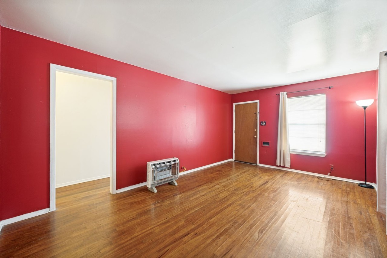 1431 Aransas Ave - Photo 4 of 25