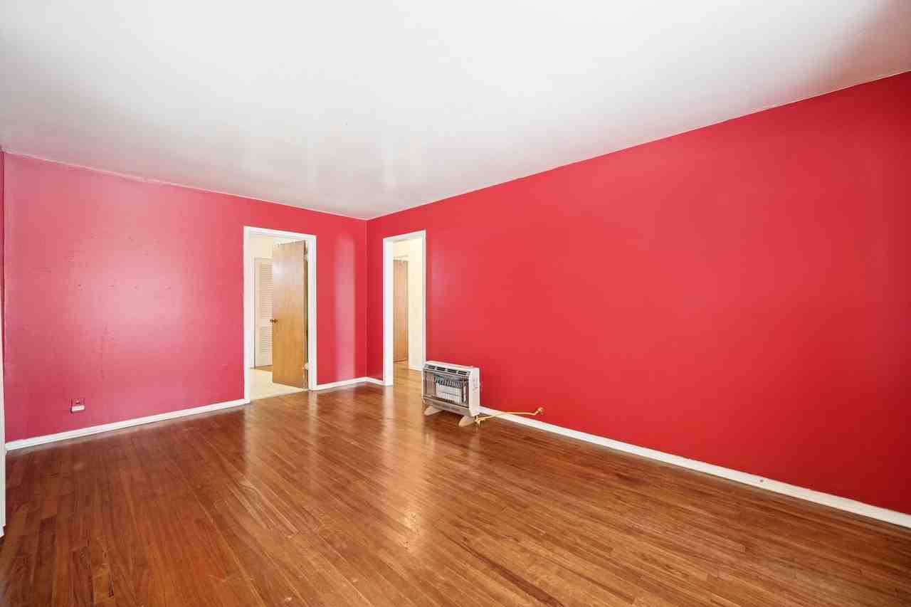1431 Aransas Ave - Photo 6 of 25