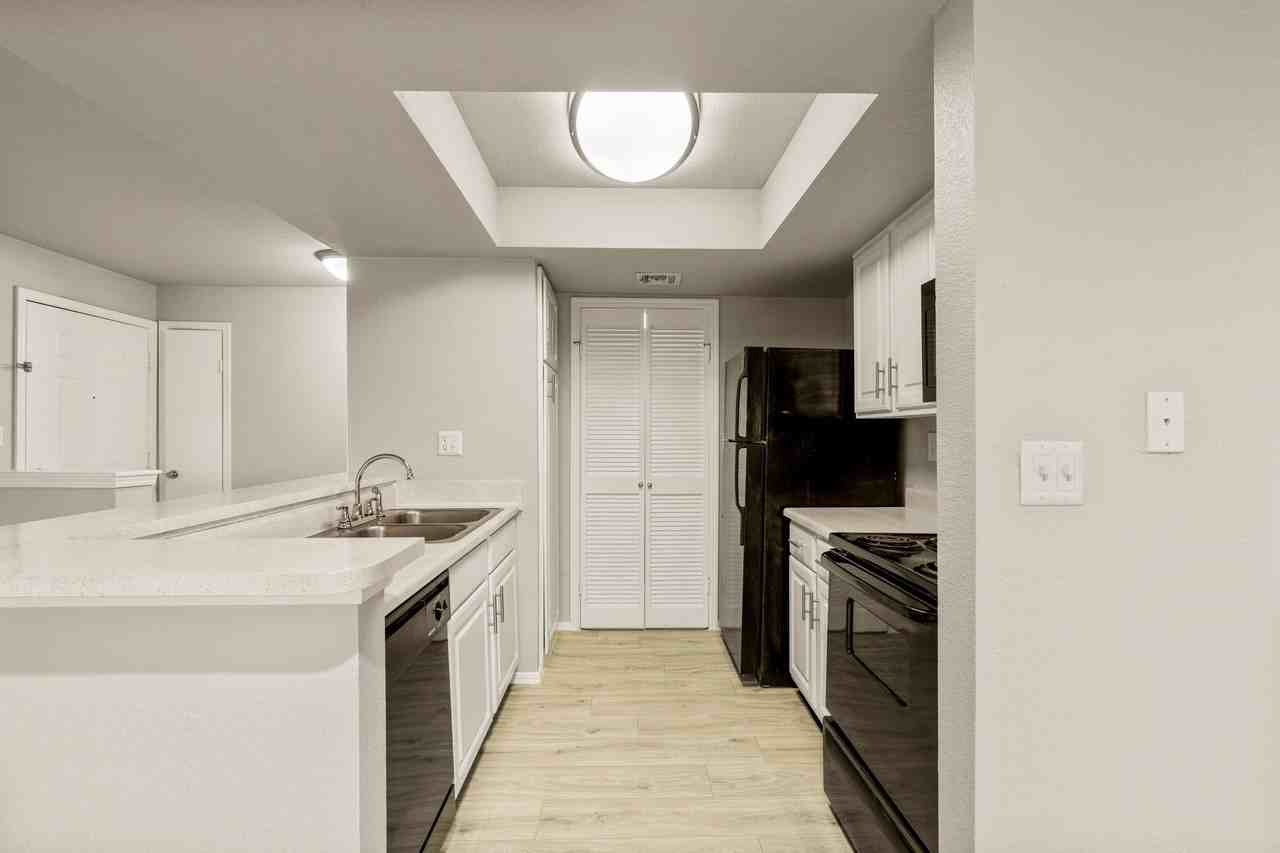 Waterside Apartments Tulsa - Photo 2 of 34