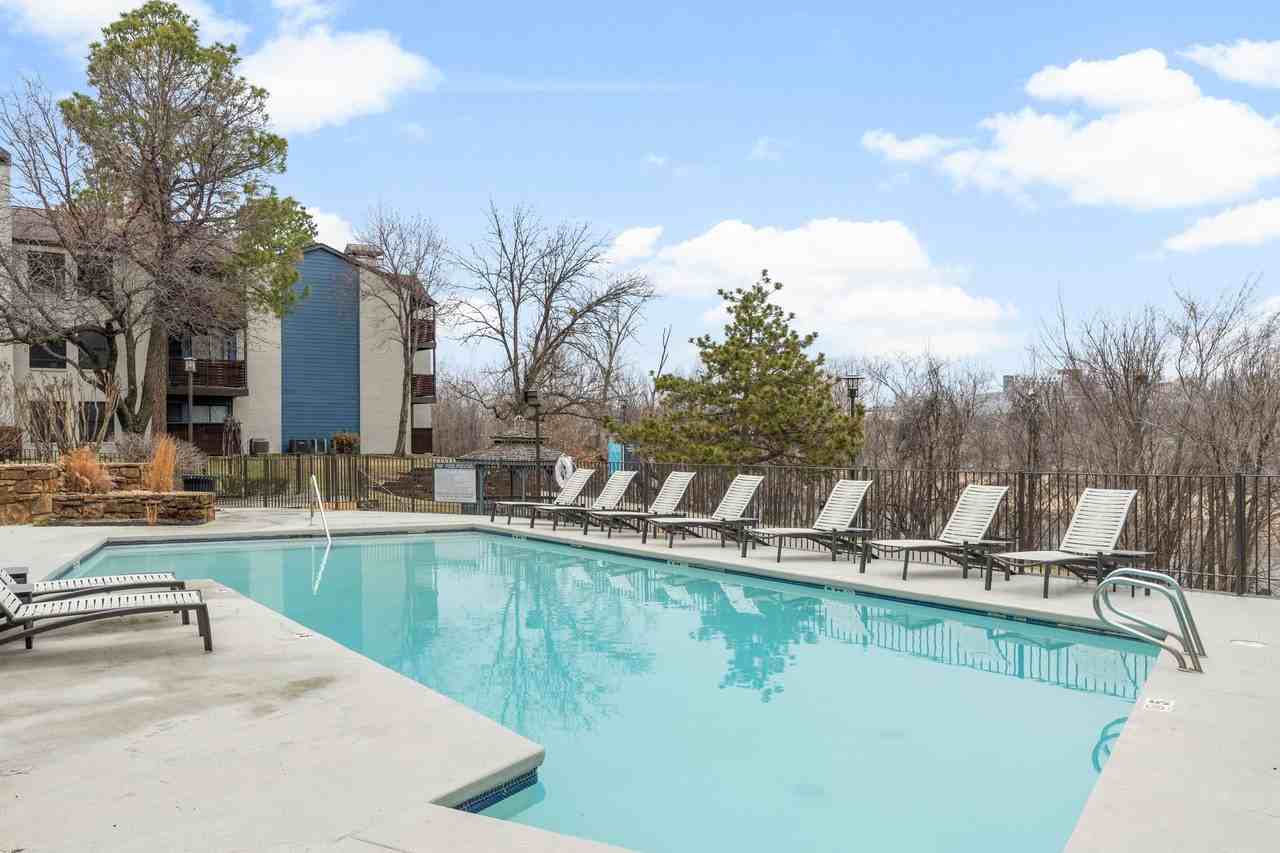 Waterside Apartments Tulsa - Photo 5 of 34