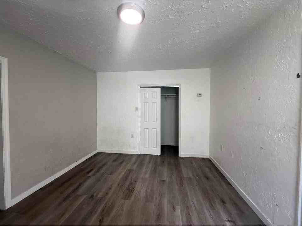 2557 Adams Ave #1A - Photo 7 of 15