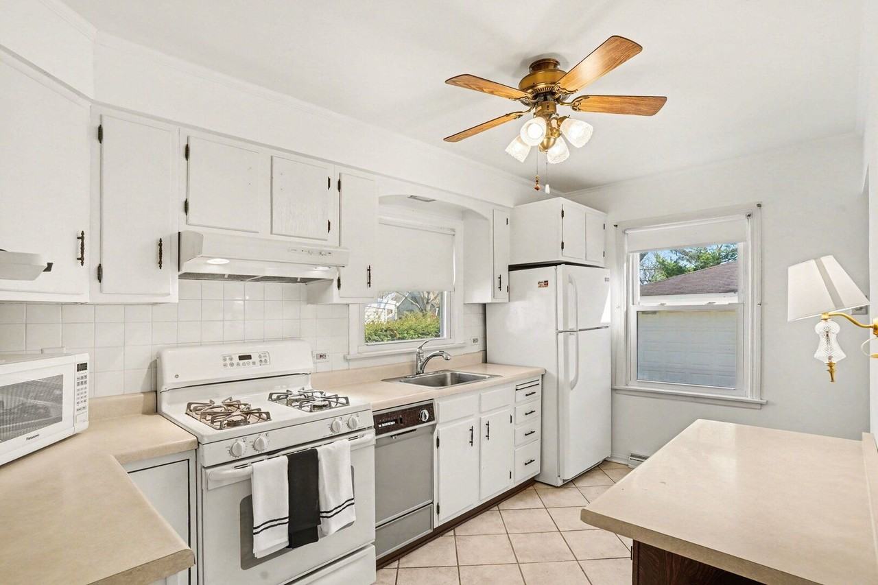 995 S Swain Ave - Photo 4 of 17