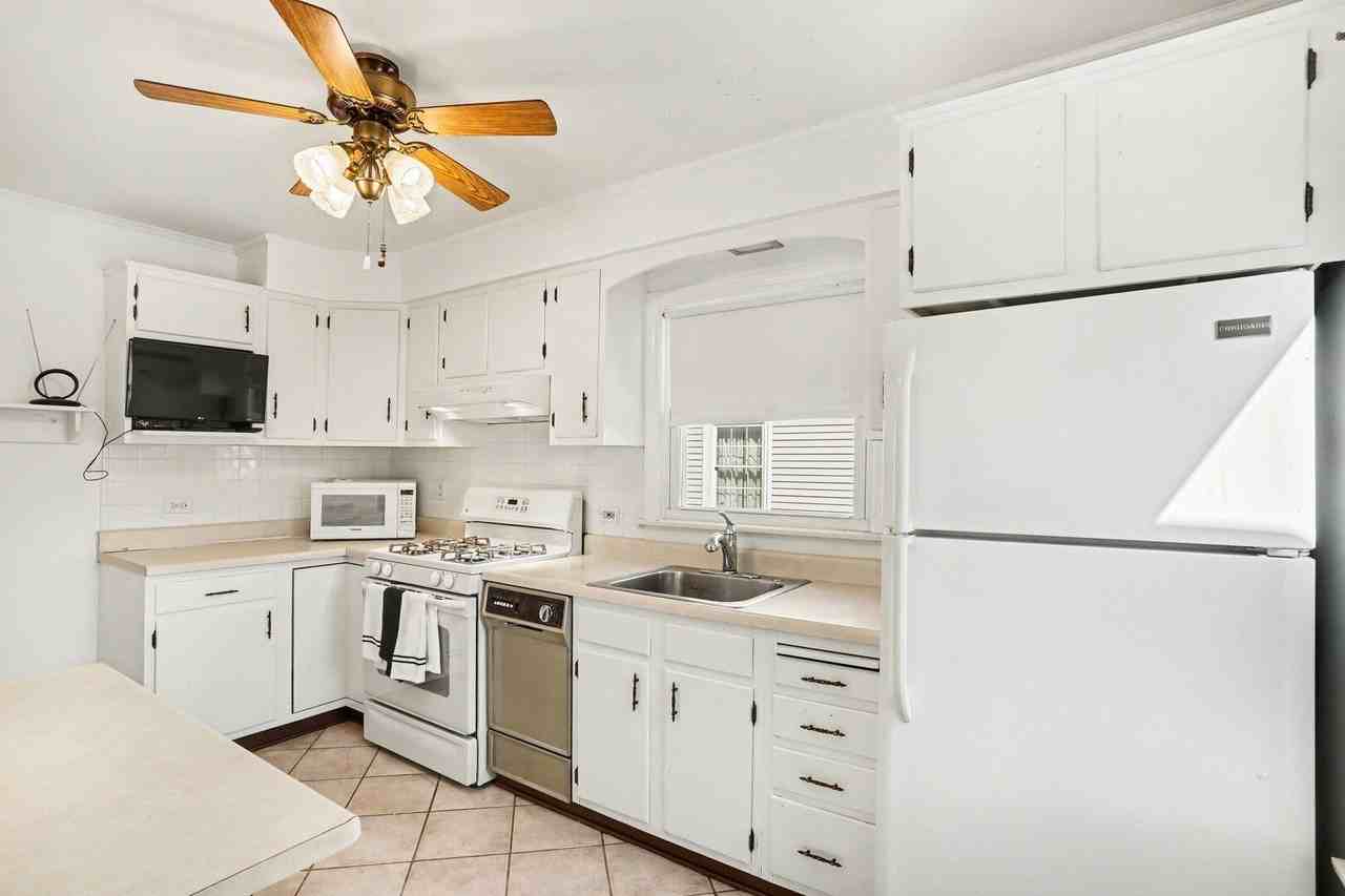 995 S Swain Ave - Photo 5 of 17