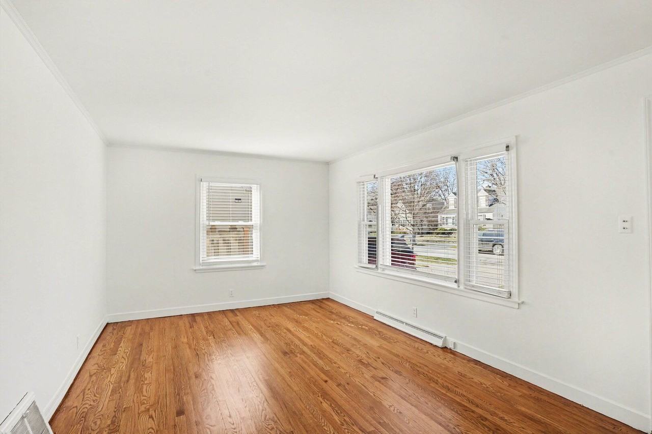 995 S Swain Ave - Photo 7 of 17