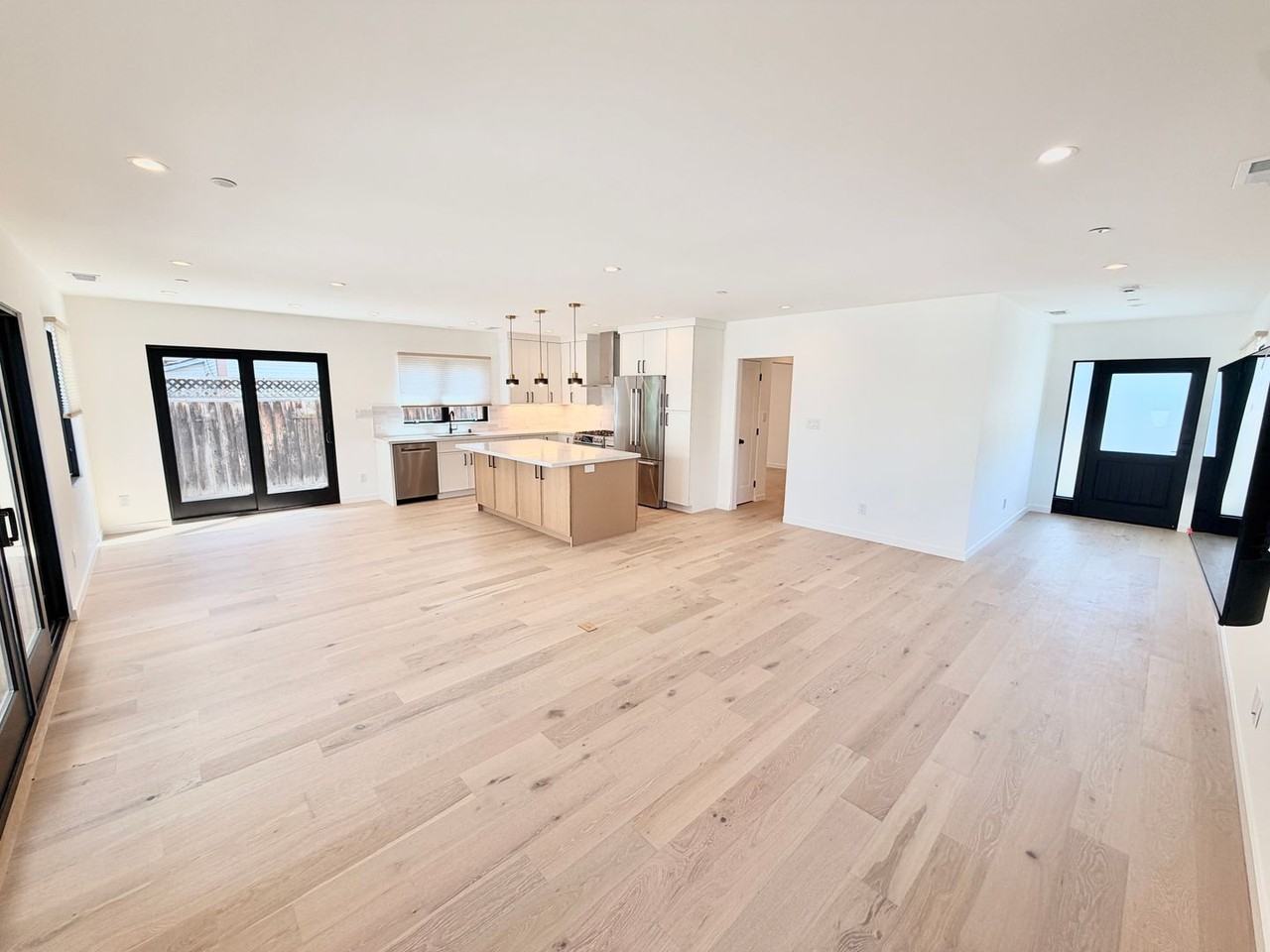 406 S Sunnyvale Ave - Photo 4 of 19