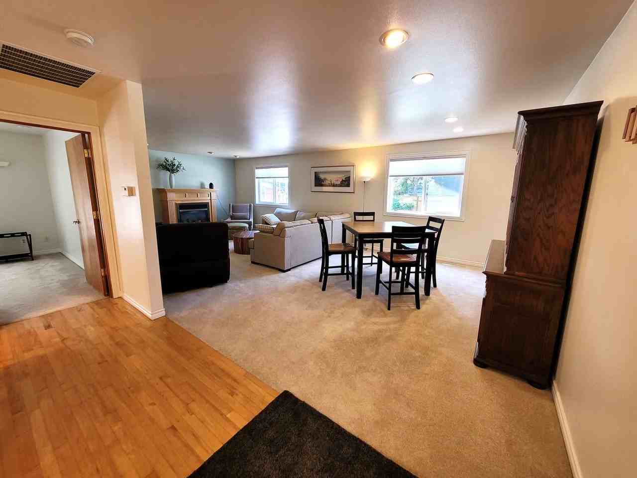 625 1/2 Marine Dr - Photo 5 of 24