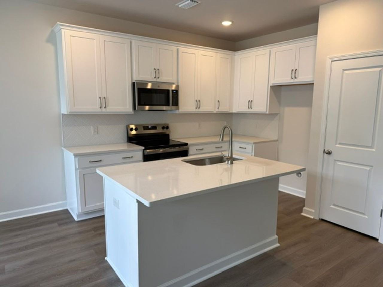 463 Martins Creek Blvd - Photo 3 of 22