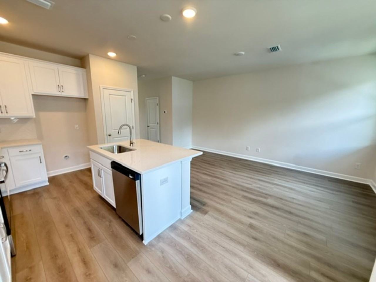 463 Martins Creek Blvd - Photo 5 of 22