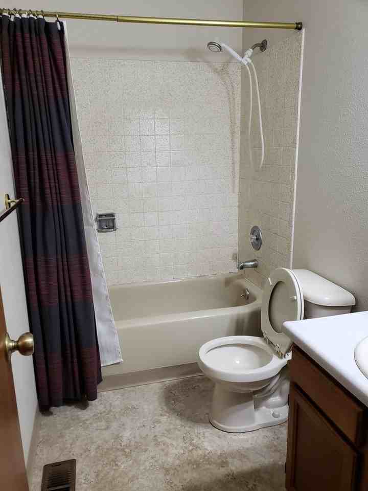 1410 Crete Ct #F - Photo 2 of 6
