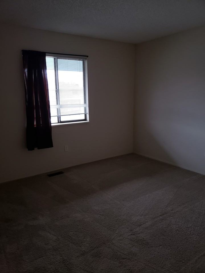 1410 Crete Ct #F - Photo 3 of 6