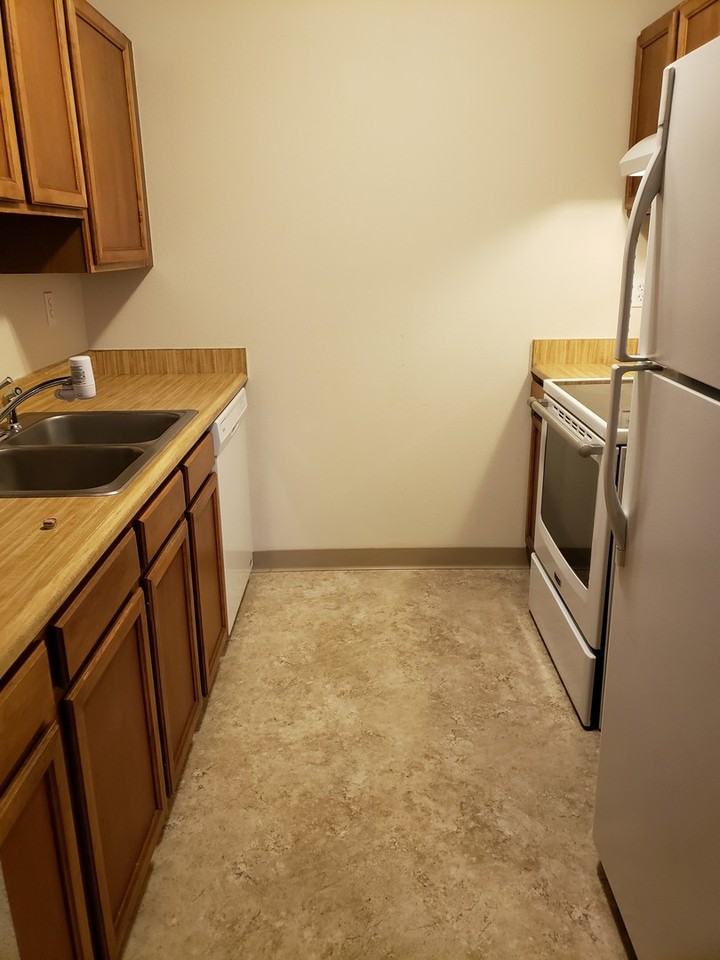1410 Crete Ct #F - Photo 4 of 6
