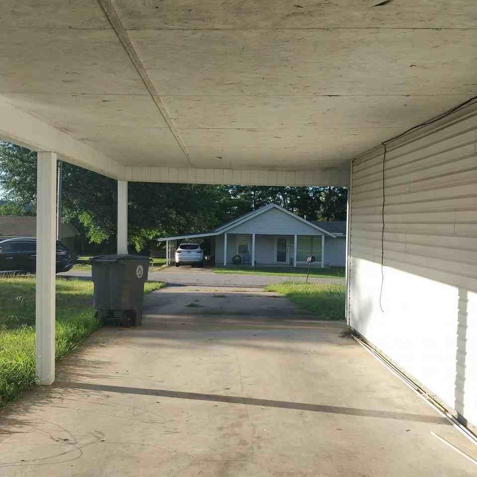 1401 W Academy Ave - Photo 2 of 9