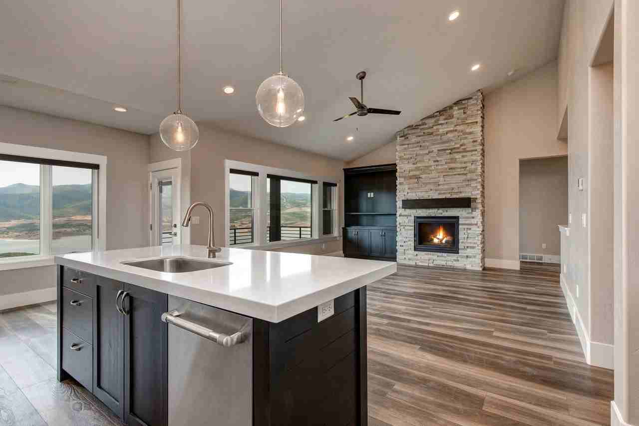 11091 N Shoreline Dr - Photo 2 of 35