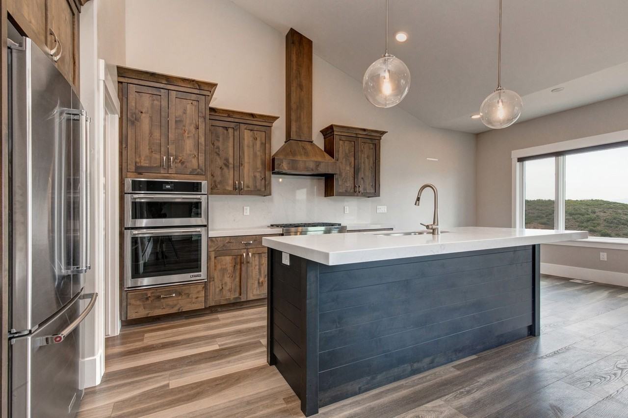 11091 N Shoreline Dr - Photo 3 of 35