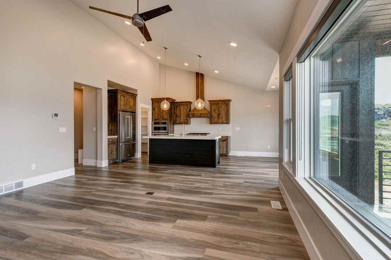 11091 N Shoreline Dr - Photo 6 of 35