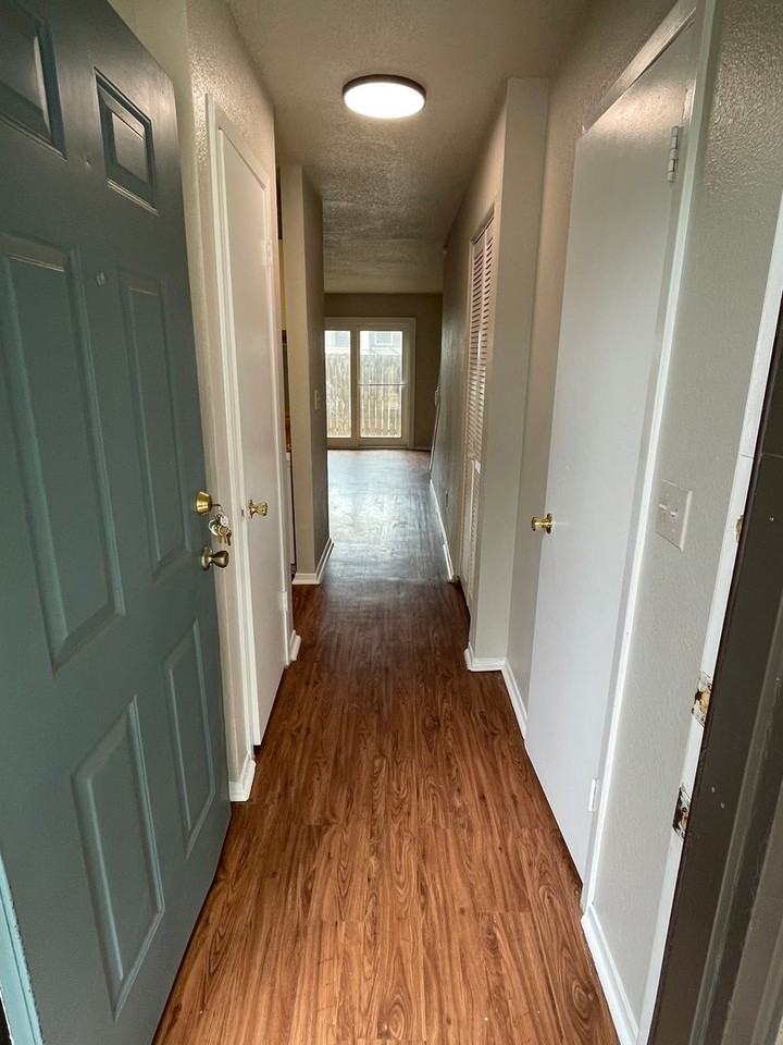 610 W Collins St - Photo 2 of 13
