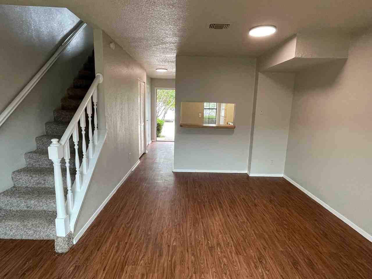 610 W Collins St - Photo 7 of 13