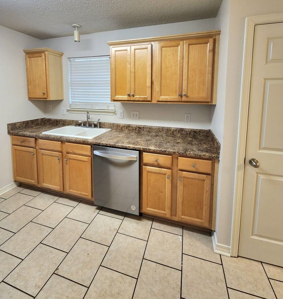 2704 Hampton Park Cir - Photo 5 of 18