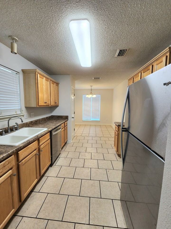 2704 Hampton Park Cir - Photo 6 of 18