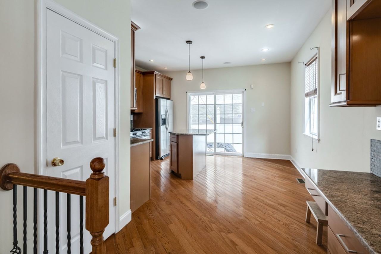 1247 S 19th St - Photo 4 of 20