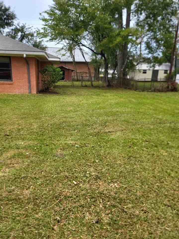 1017 Oak Dr - Photo 2 of 5